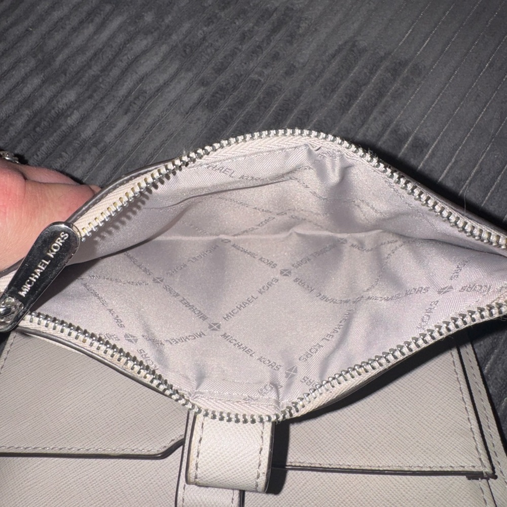 Michael Kors Pale Grey Leather Wristlet Wallet - Picture 6 of 6